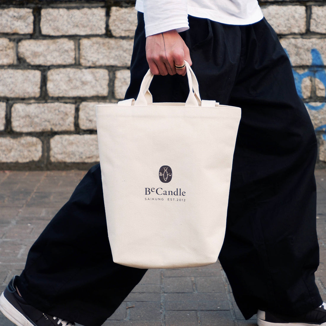 becandle-tote-bag-white-signature